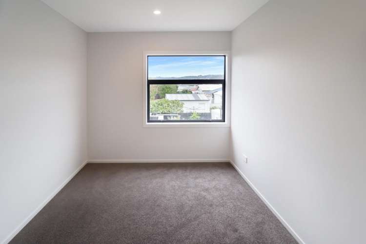 C/137 Whites Line East 1369_11