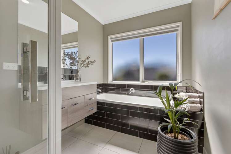 2 Golf Course Lane Waiwhakaiho_9