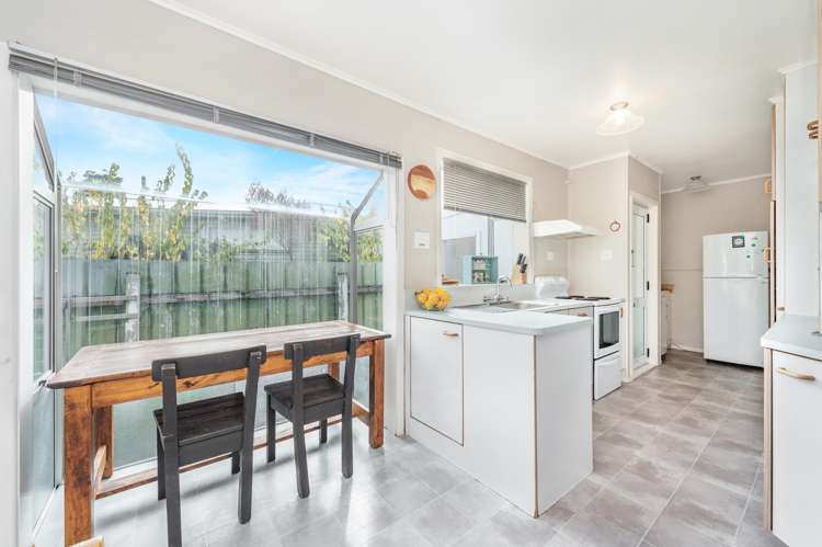 39 Tomin Road Glenview_5