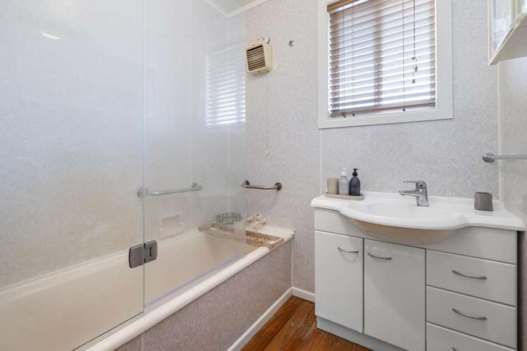 20 Wallis Street Raglan_15