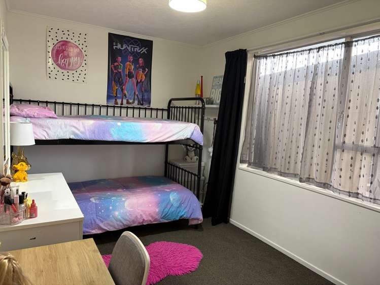 2/11 Farnborough Street Aranui_8
