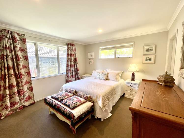 2 Barossa Way Brookfield_11