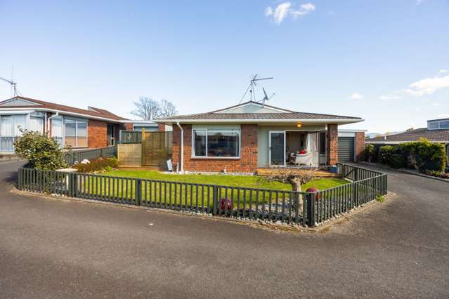 Standalone Comfort – Modern Touches & Great Flow