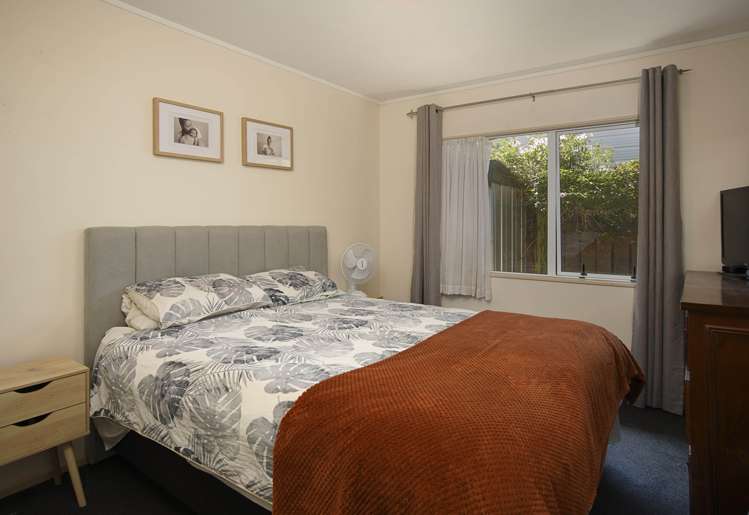 2/6 Manson Avenue Stoke_8