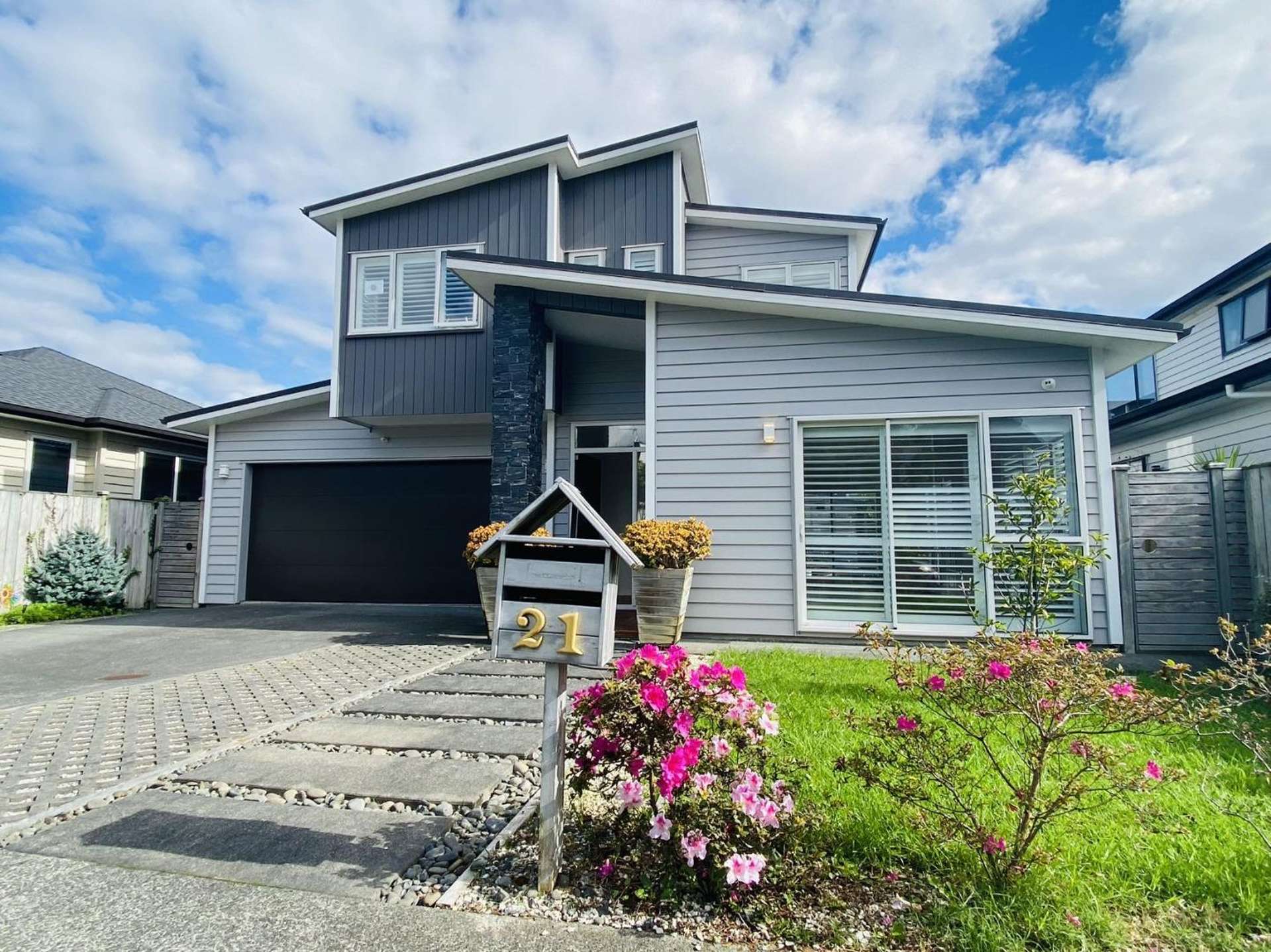 21 Hangar Lane 11428_0