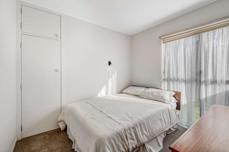 1/21 Ayton Drive Totara Vale_10