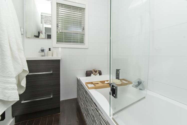 188 Golf Road Titirangi_18