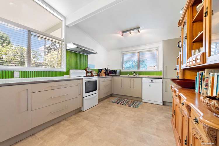 25 Triangle Road Massey_5