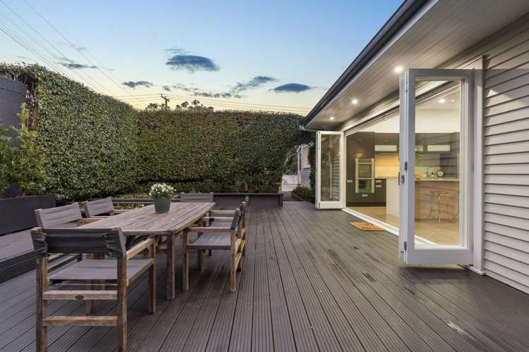 2 Ascot Avenue Narrow Neck_9