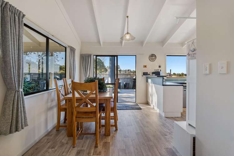 2/15 Dobell Road Stanmore Bay_11