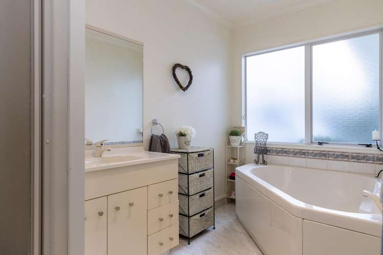 10 Astelia Way Waipahihi_21