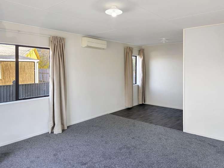 913F Nelson Street North 10490_3