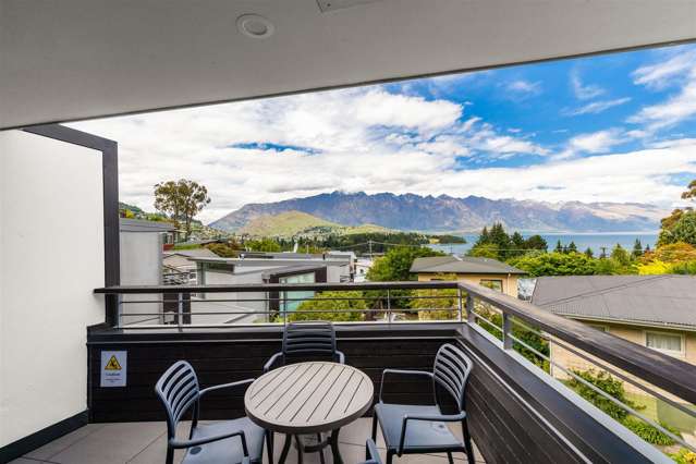 5/89 Thompson Street Queenstown_3