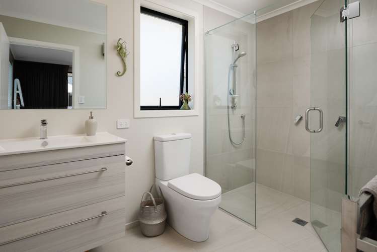 6 Spitfire Drive Burleigh_12