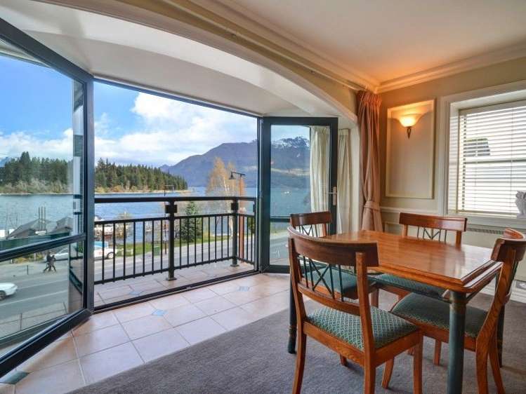8/109 Au Beach Street Queenstown_0