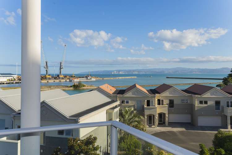 11/90 Customhouse Street Gisborne_1