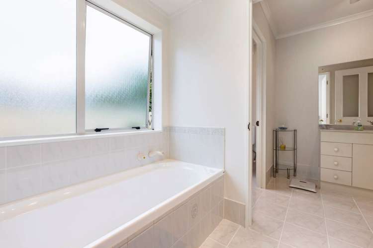 17 John Lister Close Golflands_13