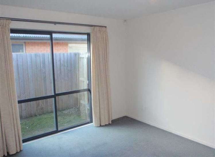 8 Woodham Courts Linwood_5