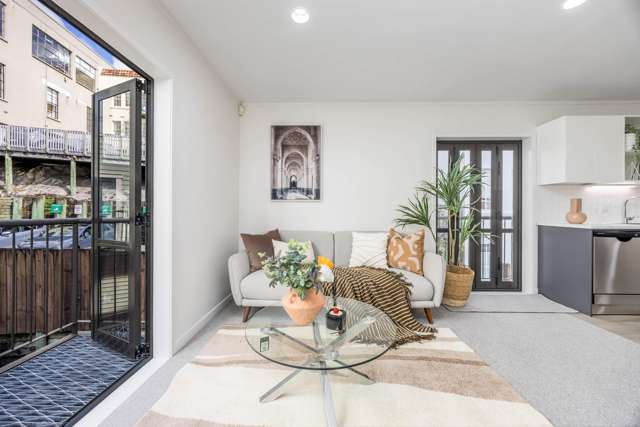 City Fringe Convenience. Easy Terrace Living.