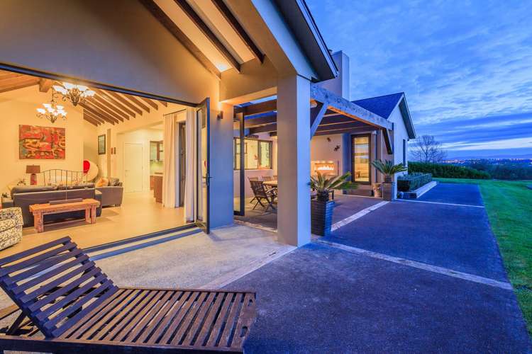 42 Attwood Road Paremoremo_10