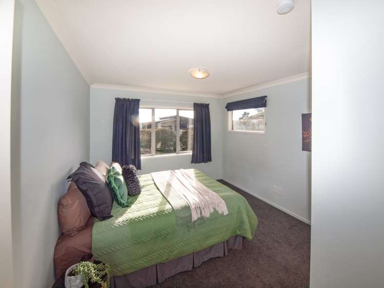 8 Sedgley Grove Churton Park_16