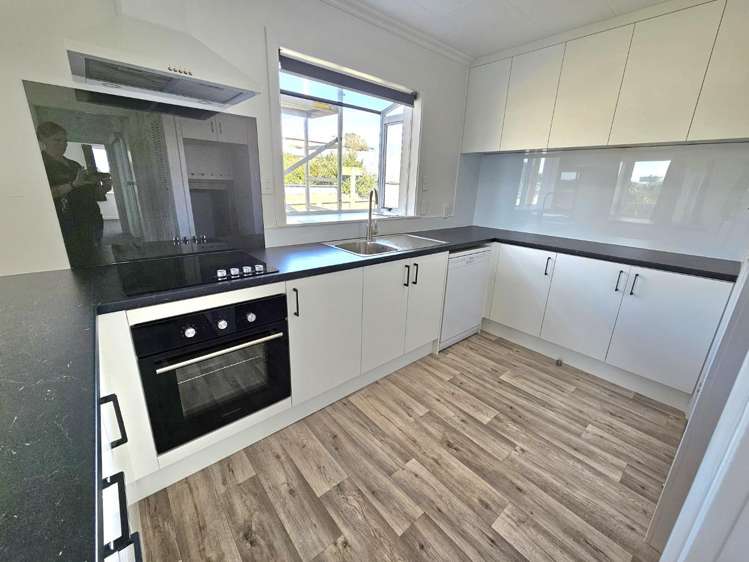 10 Paritutu Road 2164_1