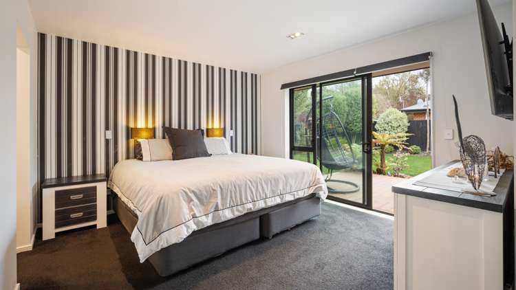 15 Strathmore Gardens Burwood_12