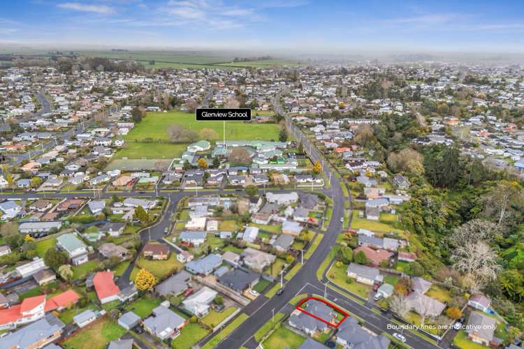 1/97 Bruce Avenue Glenview_13