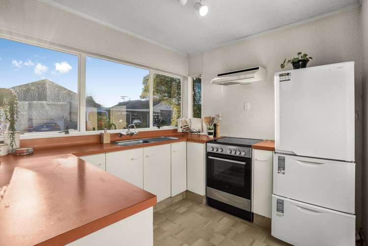 11/169 Whites Line East Waiwhetu_10