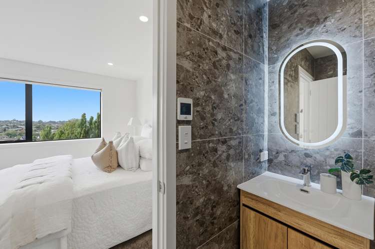 2/19 Trias Road Totara Vale_12