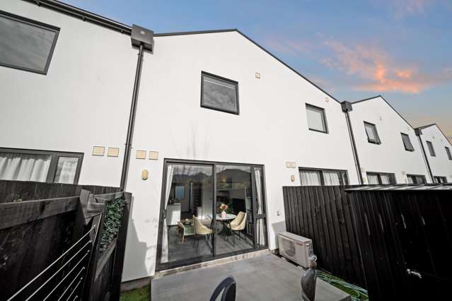 Priced to sell: Minutes from CBD, Tenanted