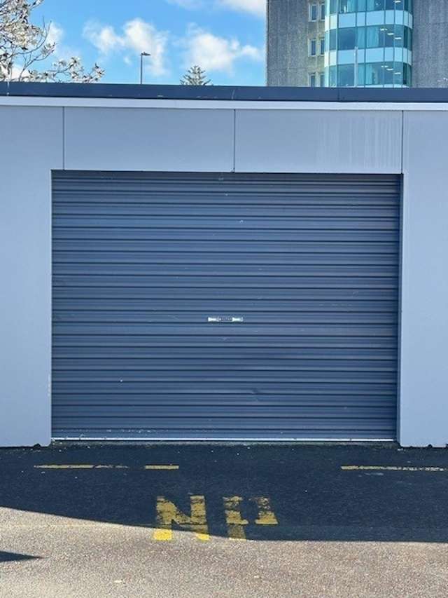 Garage 2/174 Kings Crescent 2652_1