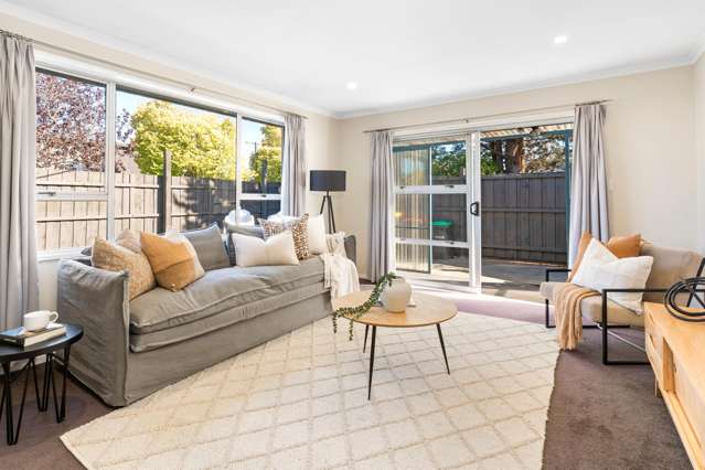 Modern Comfort on the City's Doorstep!