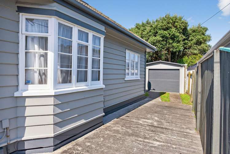 34 Riddlers Crescent Petone_13