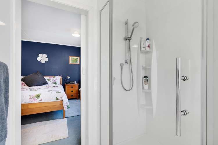 22 Waiwera Place Merrilands_9