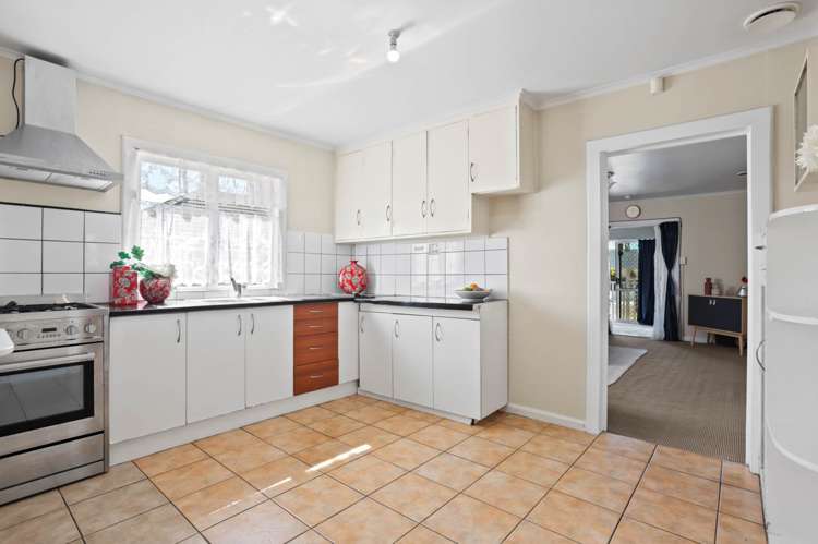 68 Archibald Road Kelston_10