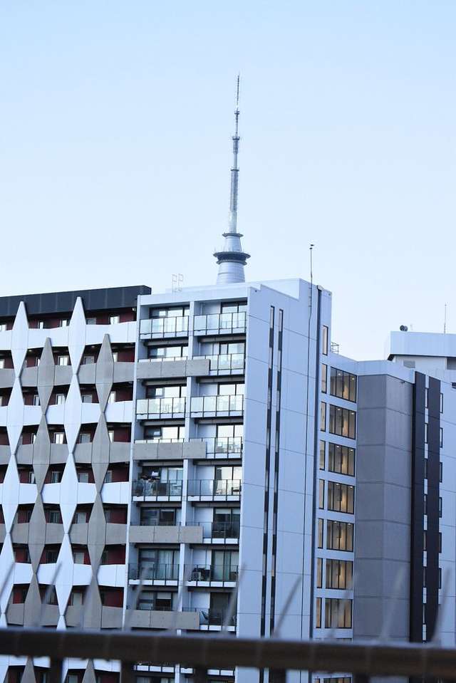 Three bedroom Central Apt w/ Balcony