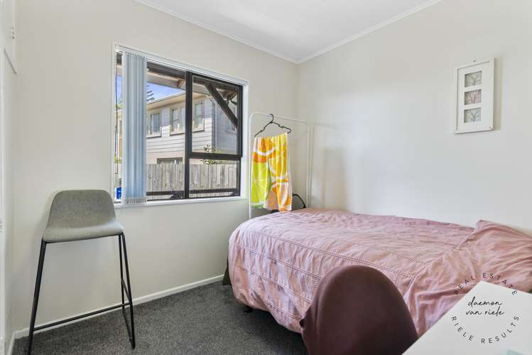 13 Blanes Road Weymouth_6