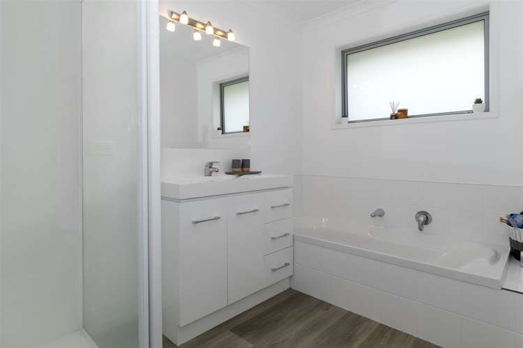 234 Ballintoy Park Drive Welcome Bay_13