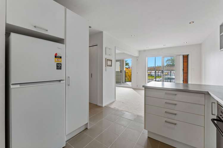 B11/71 Spencer Road Oteha_8