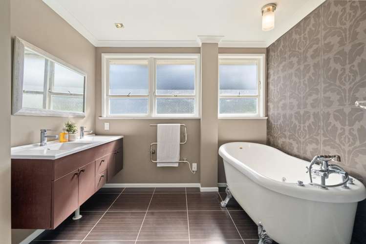 21 Highfield Crescent Brookfield_13