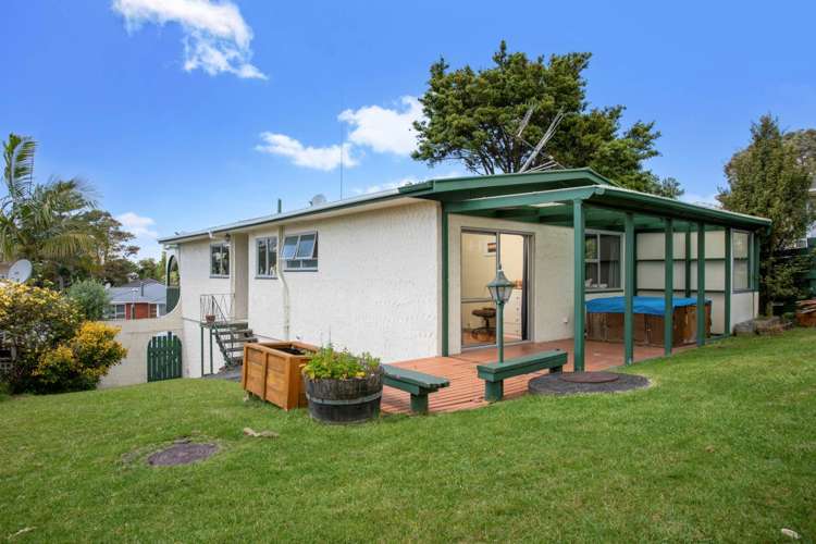 29 Finlow Drive Te Atatu South_16