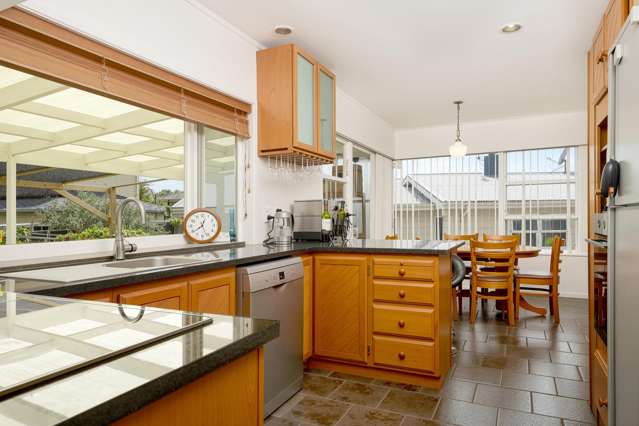 137 Tiroroa Avenue Te Atatu South_1