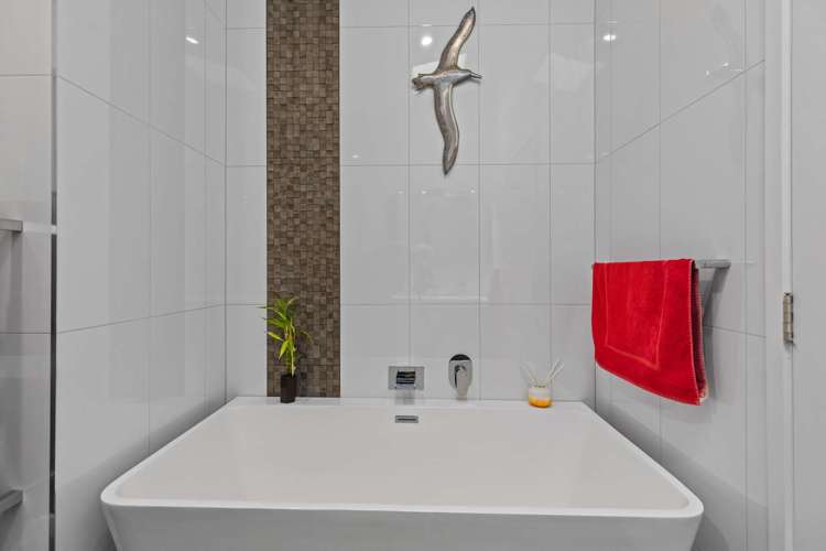 10 Tarata Street Matua_13