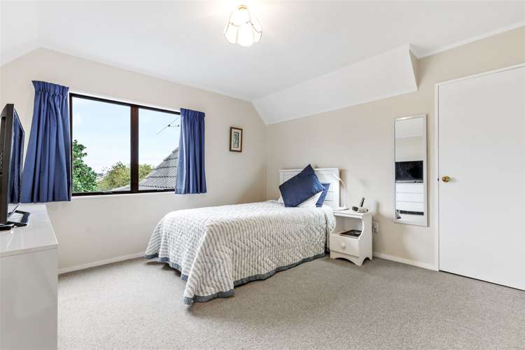 2/6 Pinewood Grove Botany Downs_11