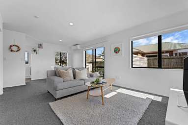 2/104 Blockhouse Bay Road_1