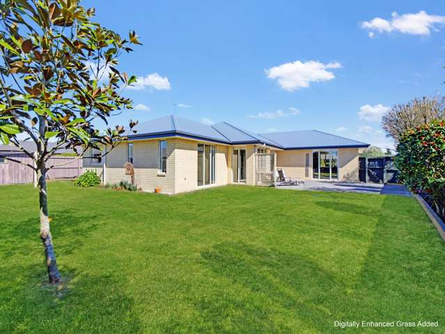 Easy Living — an Office and Room for the Caravan