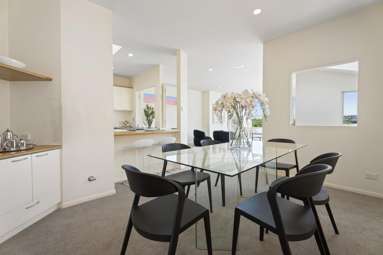 2/6A Pukerangi Crescent_2