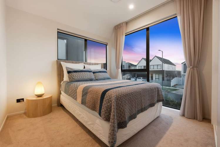 55 Michael Bosher Way Flat Bush_24