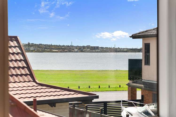 84 Kiwi Esplanade Mangere Bridge_10
